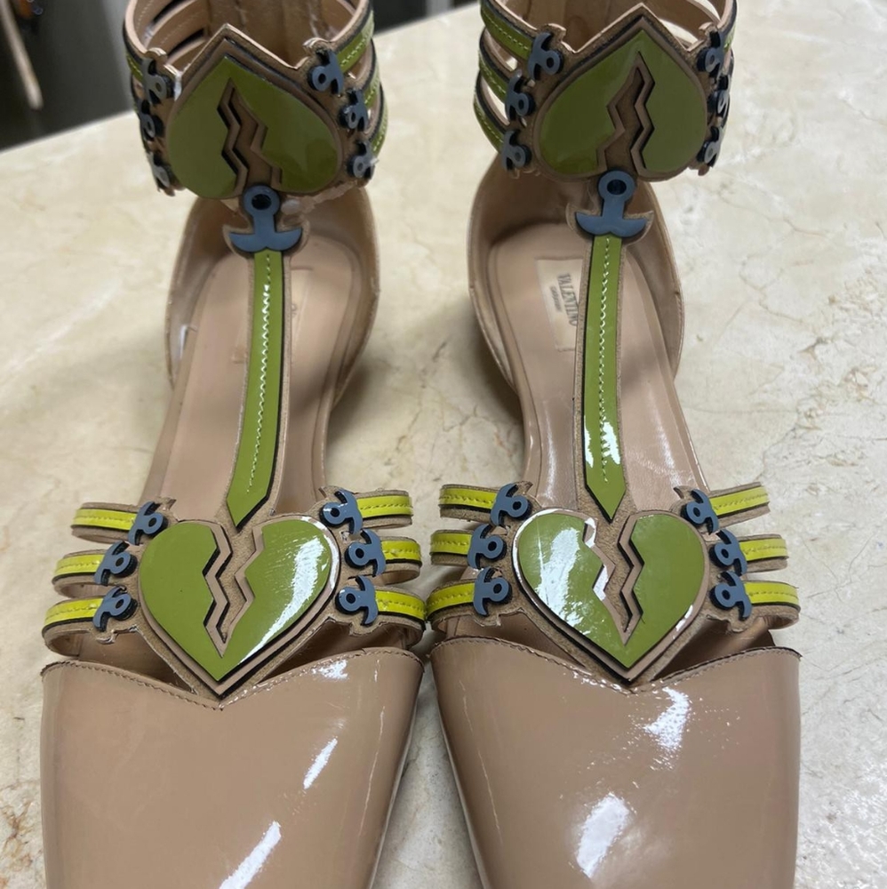 Valentino Garavani Broken heard